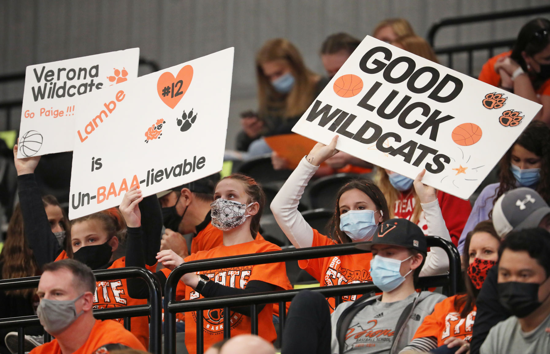 WIAA state girls basketball photo: Verona fans show their support